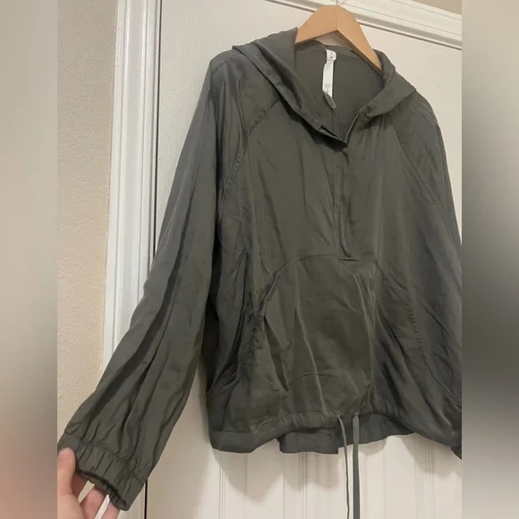 NWT Lululemon City Stroll Hoodie Grey Sage Size 8 - Picture 10 of 11